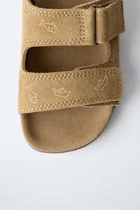 FISH PRINT LEATHER SANDALS