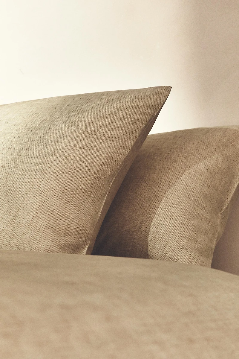TEXTURED PRINT PILLOWCASE