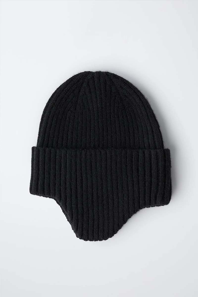 RIBBED HAT WITH EAR FLAPS