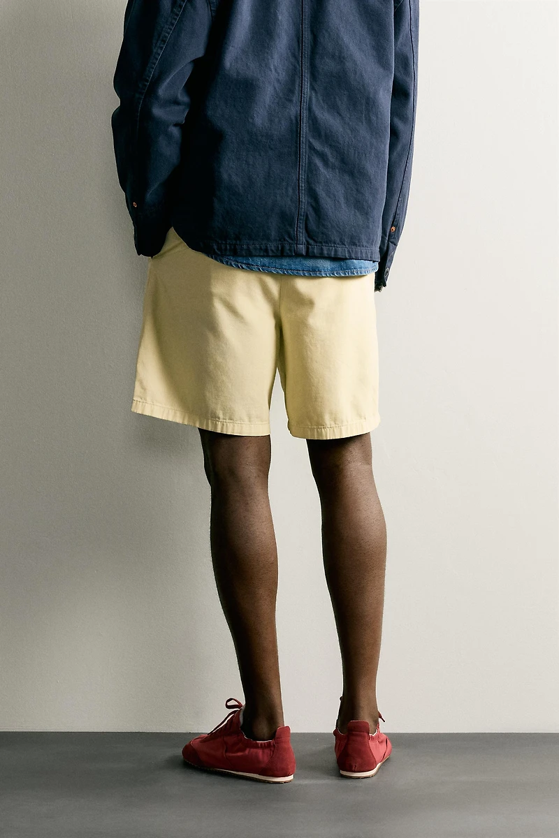 REGULAR FIT PLEATED SHORTS