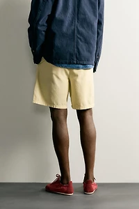 REGULAR FIT PLEATED SHORTS