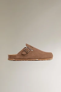 LEATHER CLOGS WITH BUCKLE