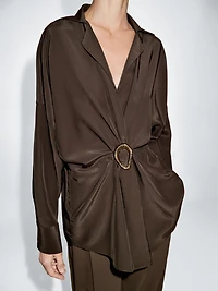 Long shirt with brooch detail