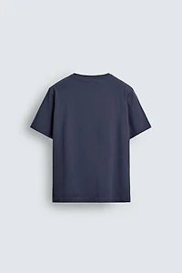 T-SHIRT À GRAPHIQUE POLYNÉSIEN