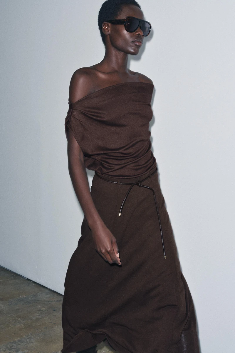 CUT-OUT KNIT SKIRT WITH BELT