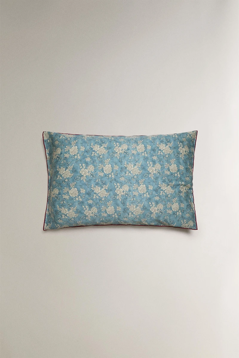 TAIE D’OREILLER SATIN FLEURS PASSEPOIL