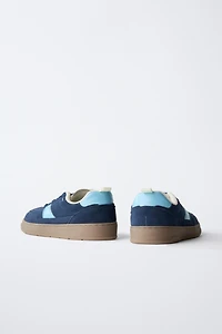 TENNIS EN CUIR PIEDS NUS