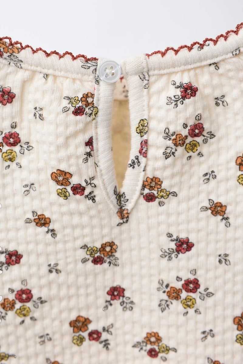 FLORAL EMBOSSED T-SHIRT
