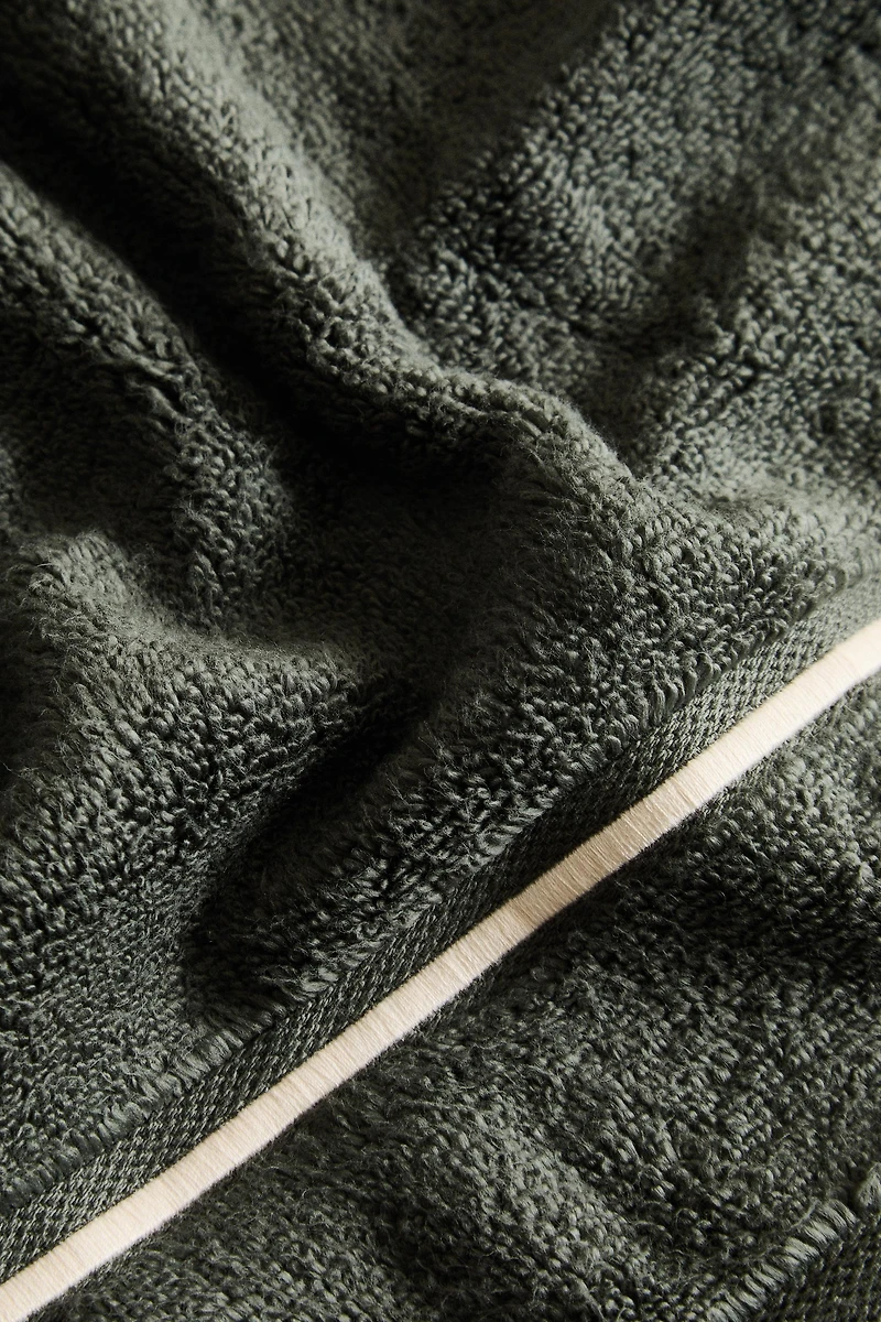EMBROIDERED TRIM BATH TOWEL