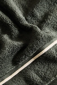 EMBROIDERED TRIM BATH TOWEL