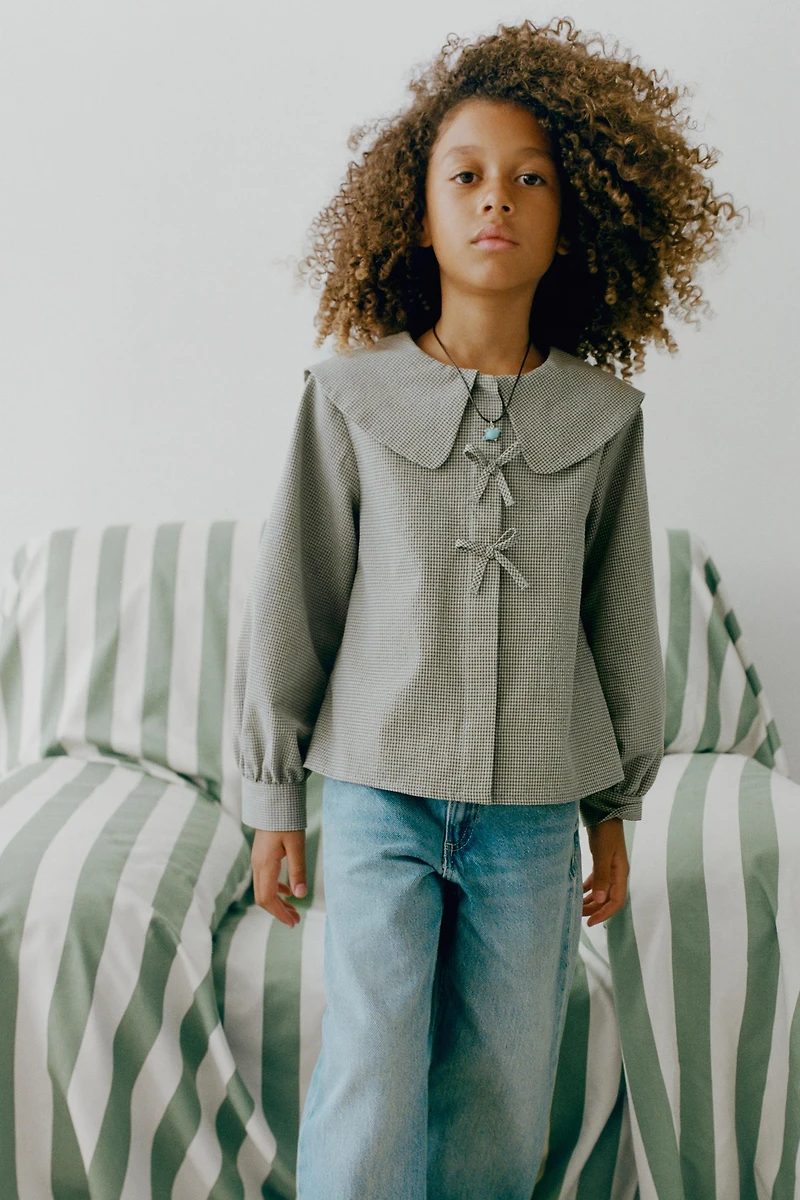 GINGHAM COLLAR SHIRT