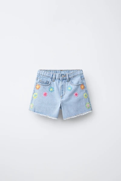 MOM FIT DENIM SHORTS WITH CROCHET FLOWERS