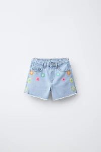 MOM FIT DENIM SHORTS WITH CROCHET FLOWERS