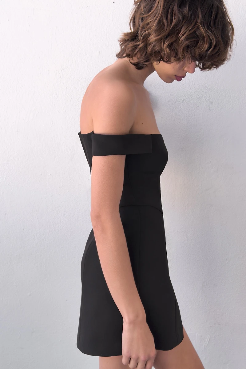 SHORT VOLUMINOUS DRESS