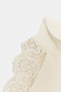 TOP CÔTELÉ DENTELLE