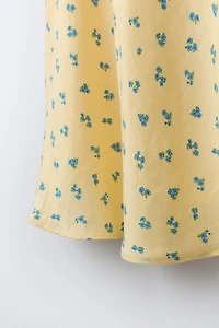ROBE À FRONCES ET FLEURS