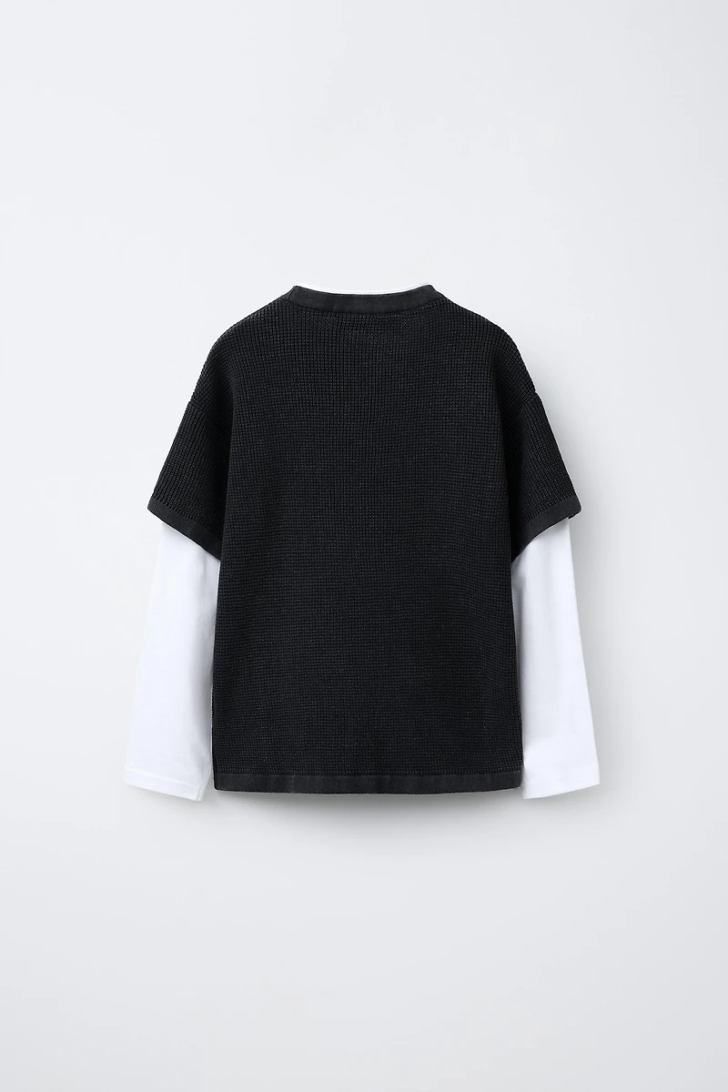 DOUBLE SLEEVE WAFFLE KNIT SHIRT WITH TEXT PRINT