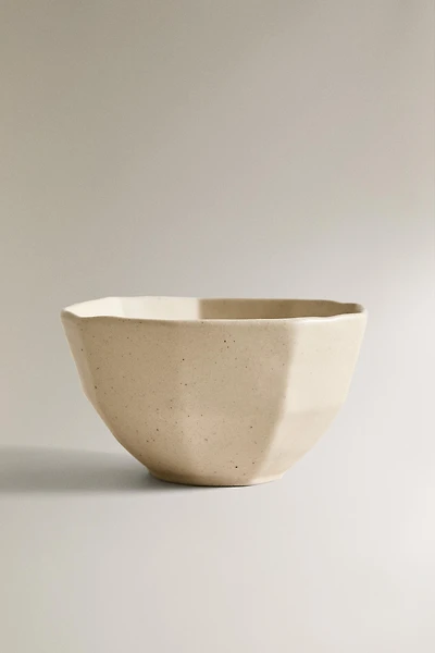 STONEWARE APPETIZER BOWL WITH A RAISED BORDER DESIGN
