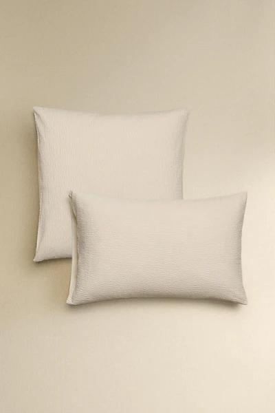 TEXTURED PILLOWCASE