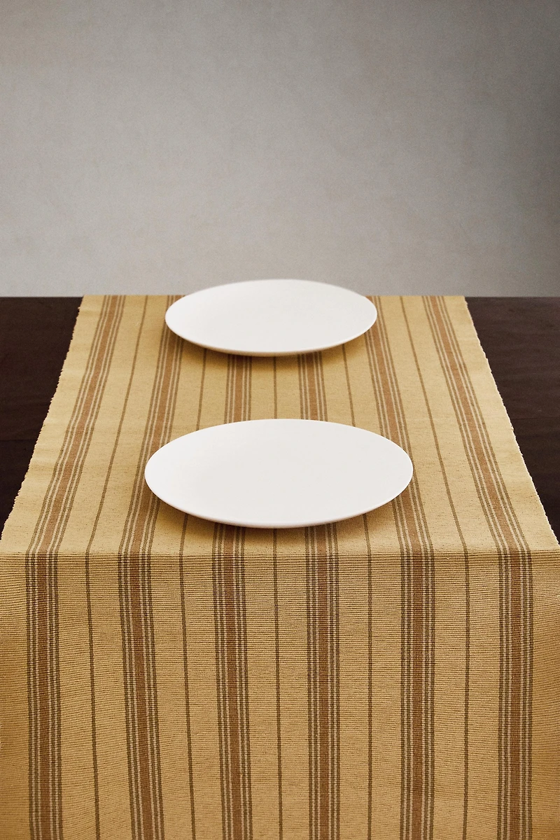 STRIPED TABLE RUNNER