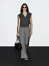 Flowing trousers with darts