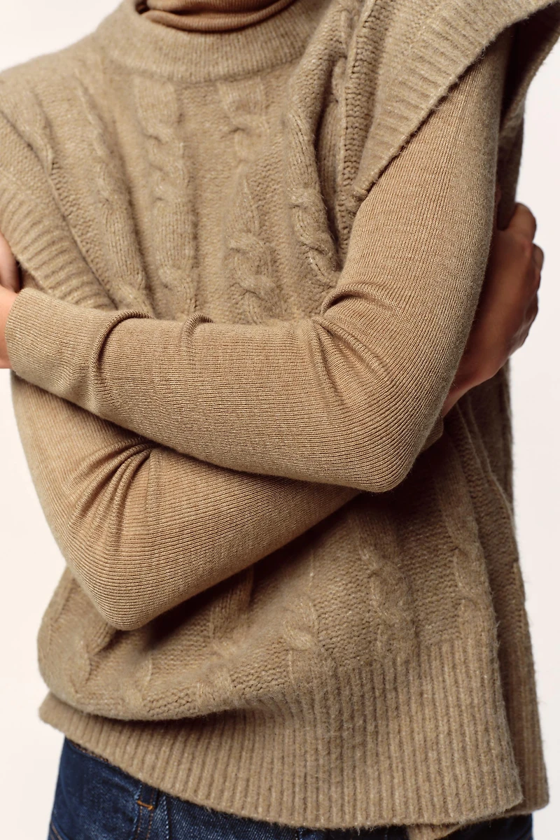 PULL AVEC LAINE À COL MONTANT