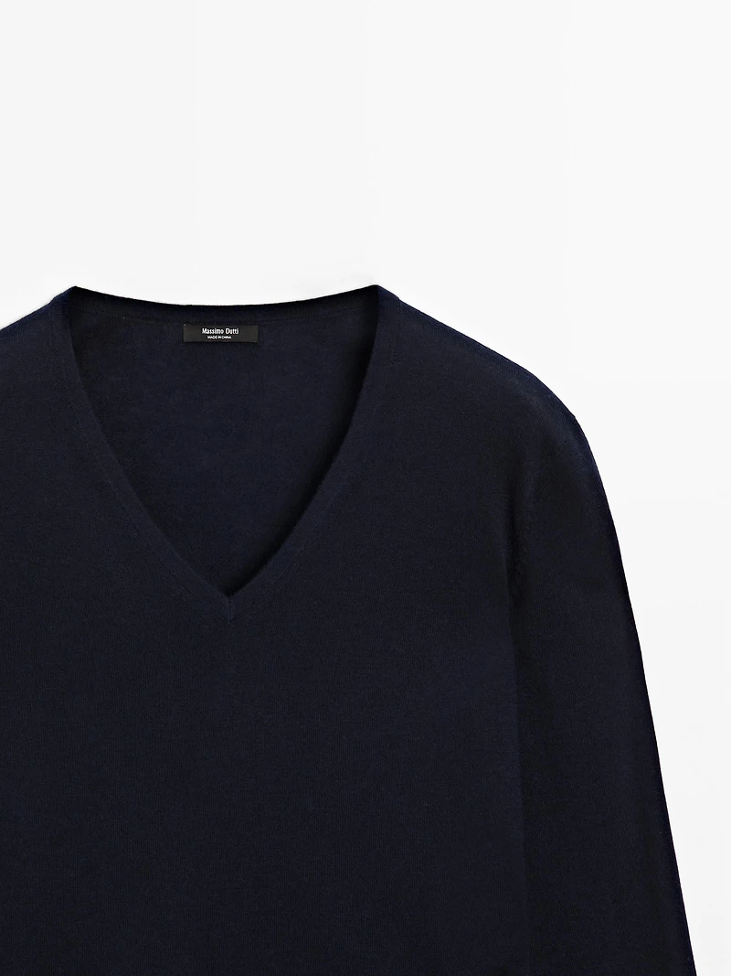 Pull laine en maille à col V