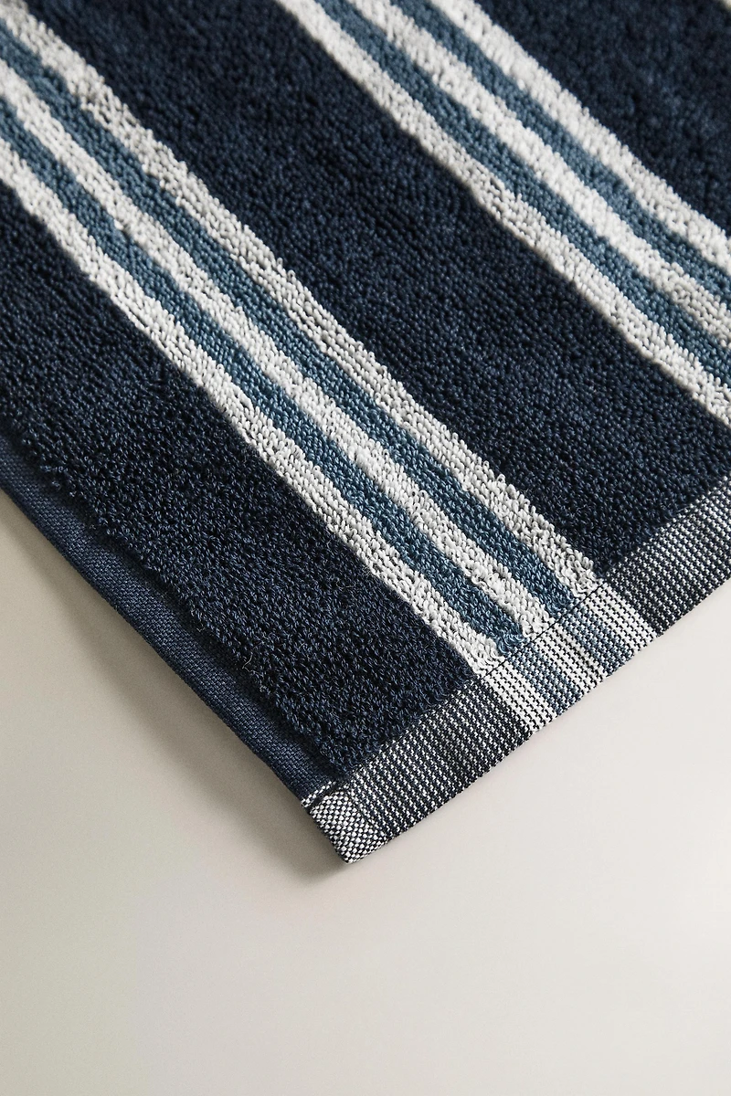 IRREGULAR STRIPED BATH TOWEL