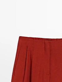Straight-leg trousers with double dart detail