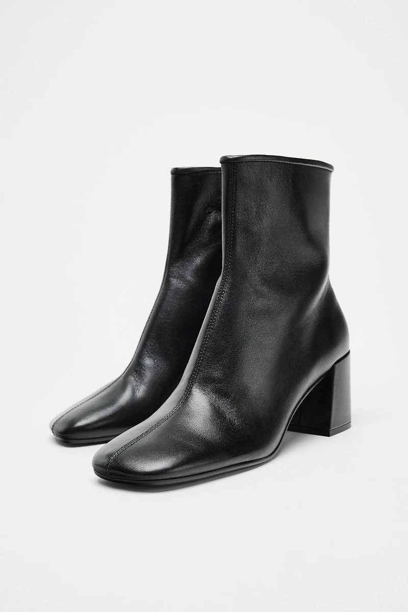 WIDE HEELED LEATHER ANKLE BOOTS