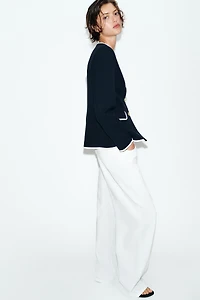 CONTRASTING PIPING BLAZER