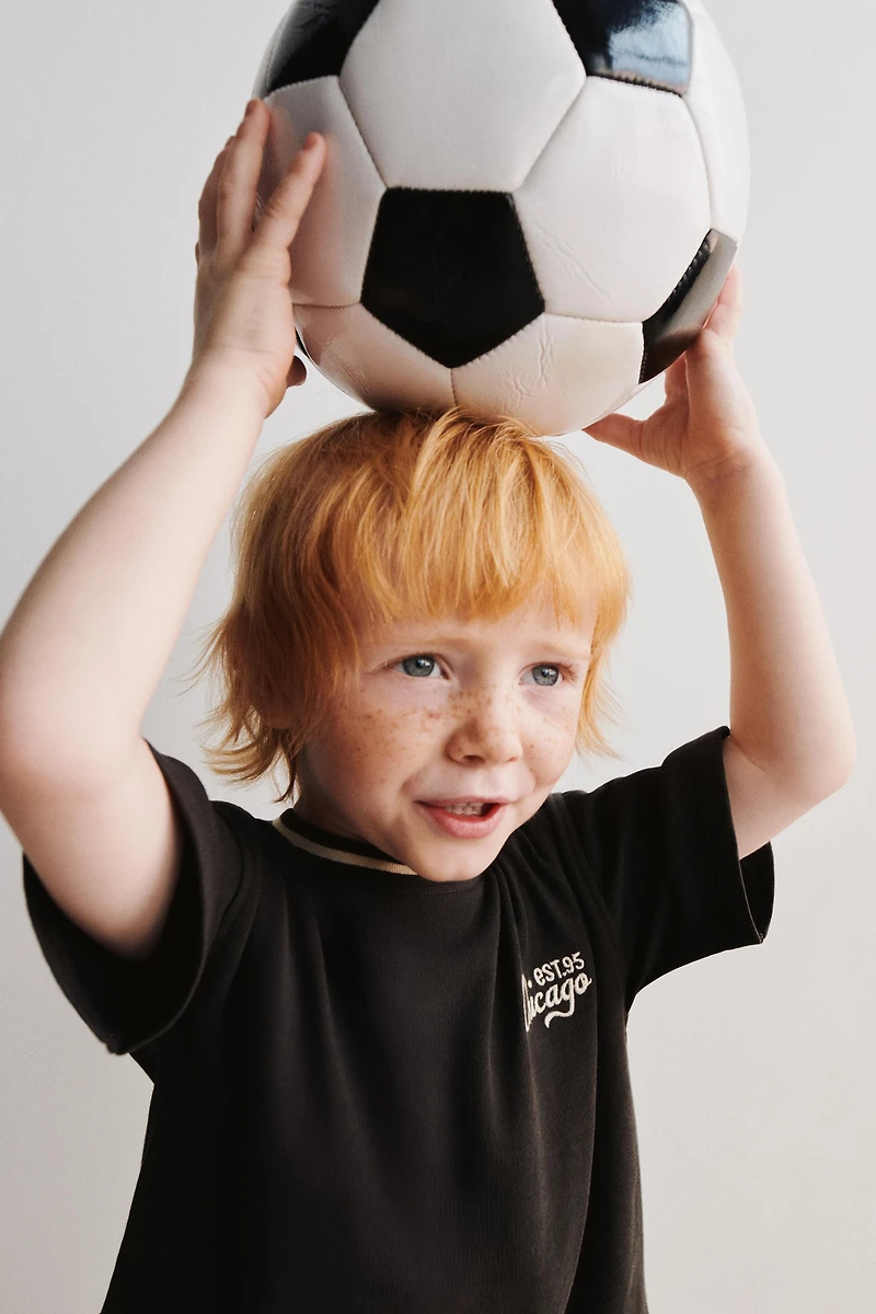 EMBROIDERED TEXT T-SHIRT
