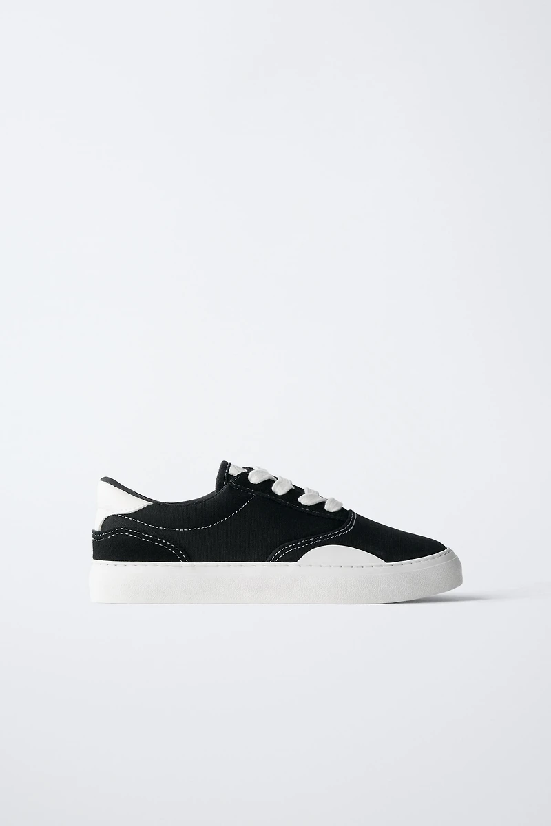 SKATER SNEAKERS