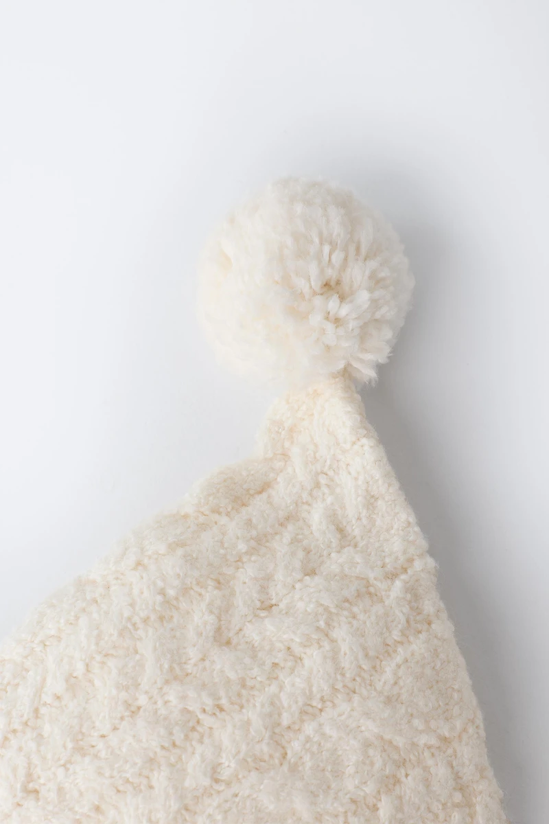 CABLE KNIT POMPOM BONNET