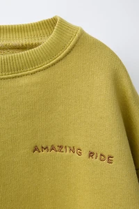 SWEAT À INSCRIPTION BRODÉE