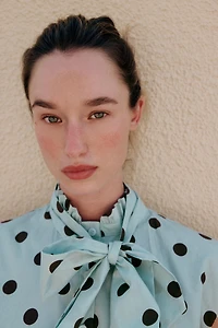 SLEEVELESS POLKA DOT BOW SHIRT