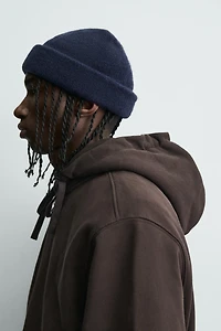 BONNET COURT EN MAILLE BROSSÉE