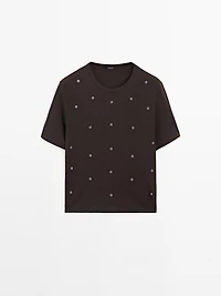 Oversized T-shirt with eyelets