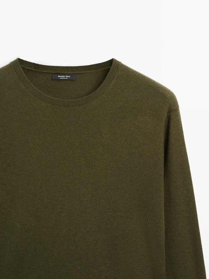 Wool blend knit sweater with crew neck