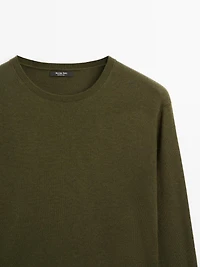 Wool blend knit sweater with crew neck