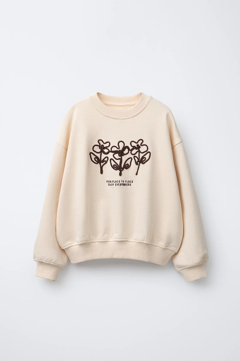 SWEAT BRODÉ AVEC LACET