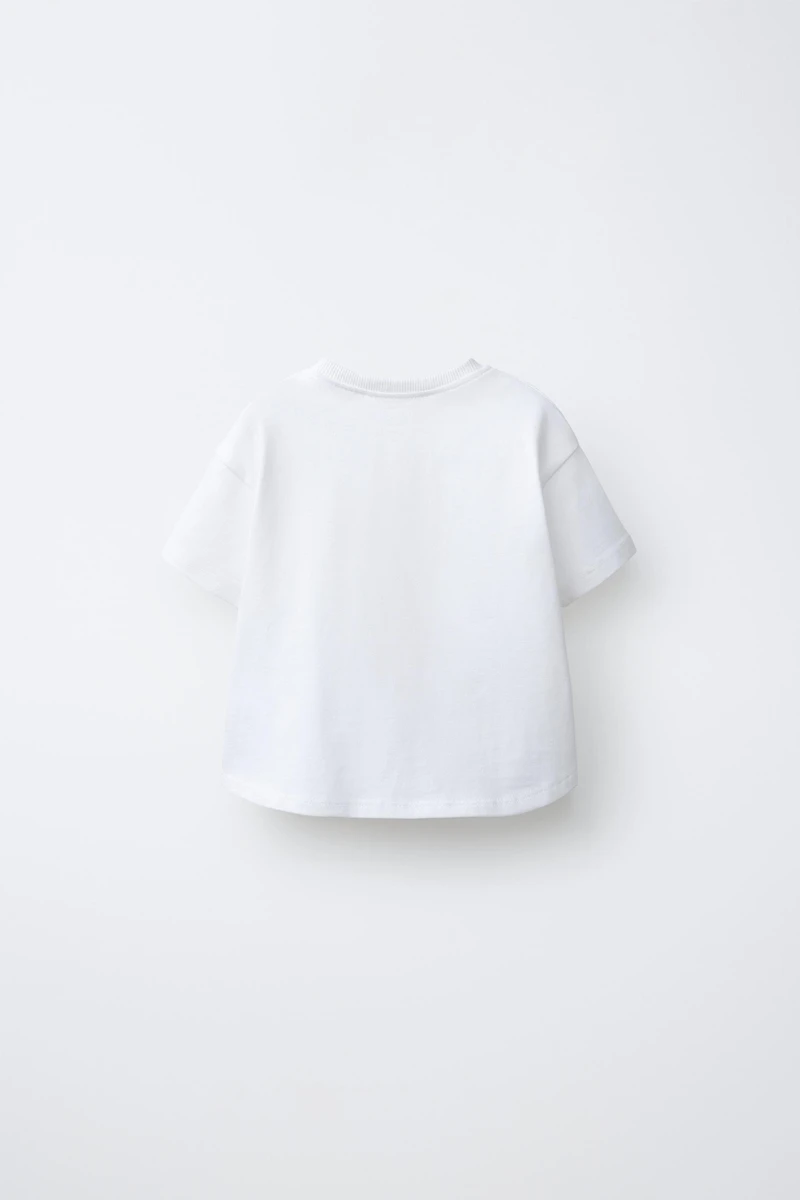 T-SHIRT À PIÈCE EN CROCHET