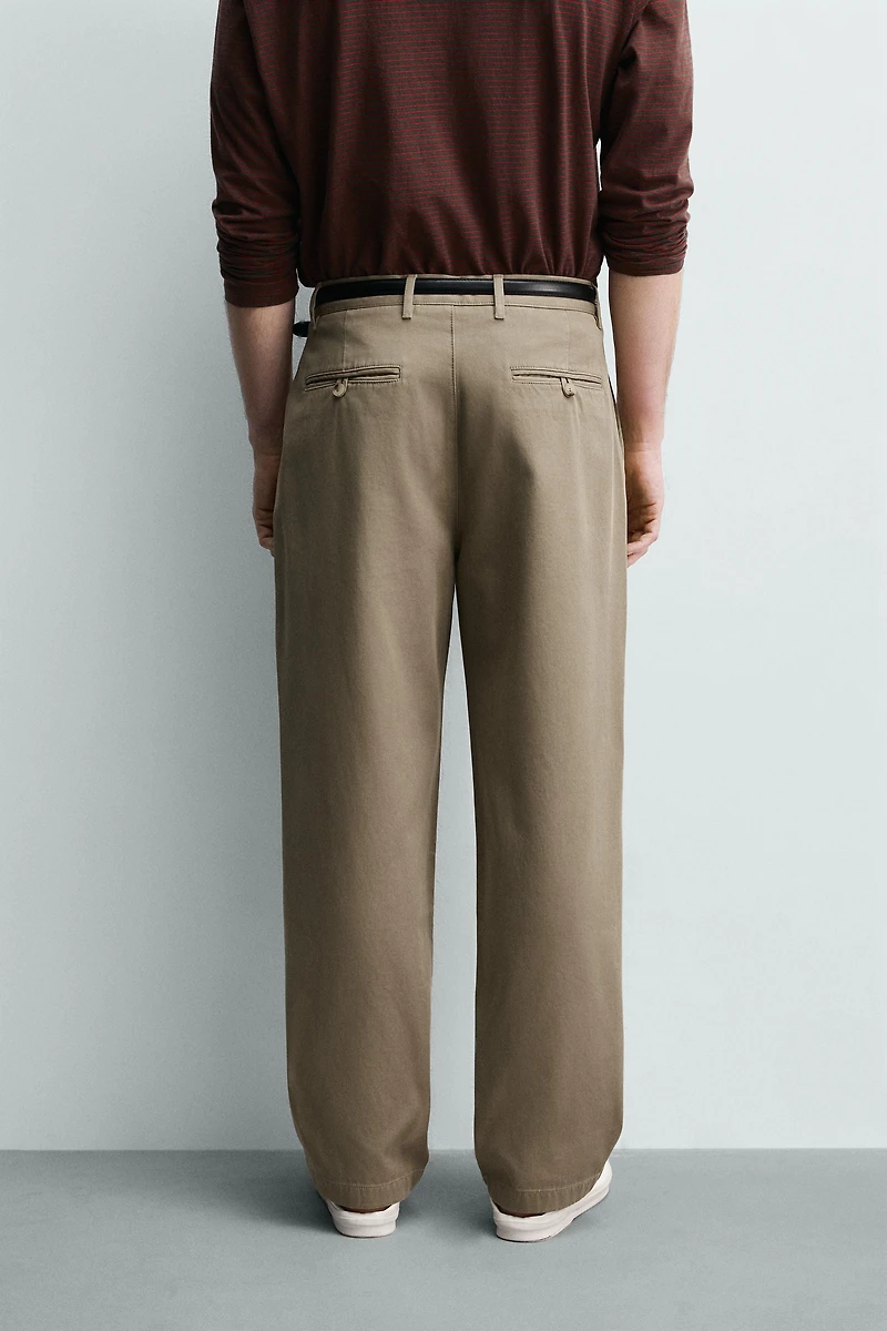 RELAXED FIT PLEATED CHINO PANTS