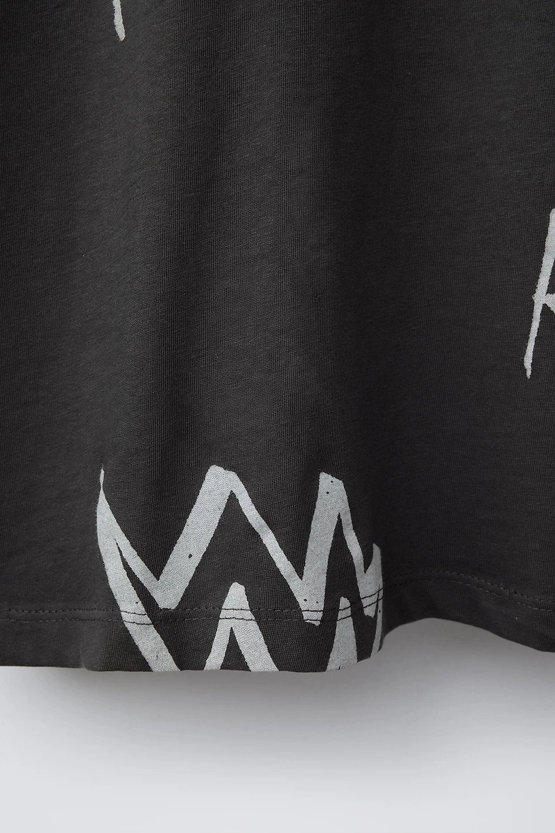 T-SHIRT À IMPRIMÉ GRAFFITI