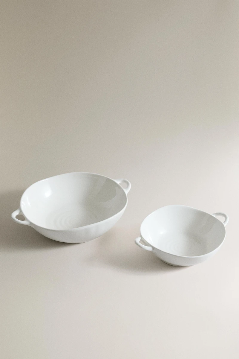 PORCELAIN SALAD BOWL WITH HANDLES