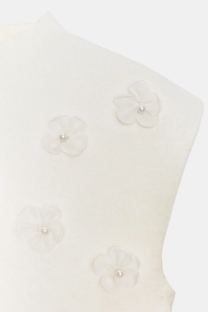 EMBOSSED FLORAL JEWEL TOP