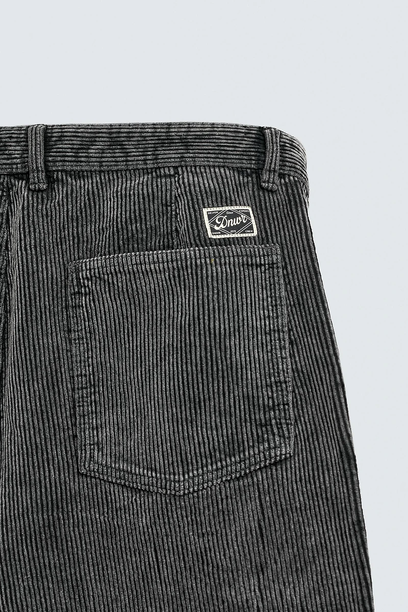 PANTALON CARROT FIT EN VELOURS CÔTELÉ