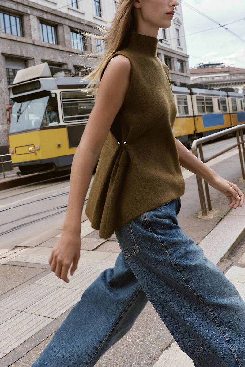 ASYMMETRIC KNIT TOP WITH SIDE APPLIQUÉS