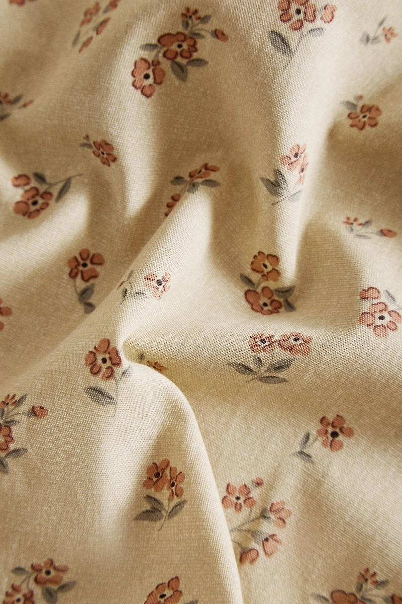 WILDFLOWER TABLECLOTH WITH LACE TRIM