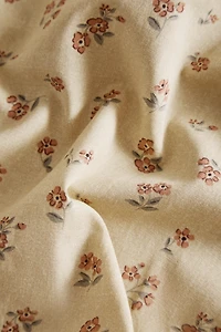 WILDFLOWER TABLECLOTH WITH LACE TRIM